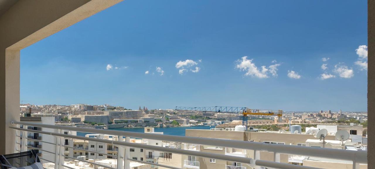 Luxury Apartment Inc Pool & Views Слима Екстериор снимка