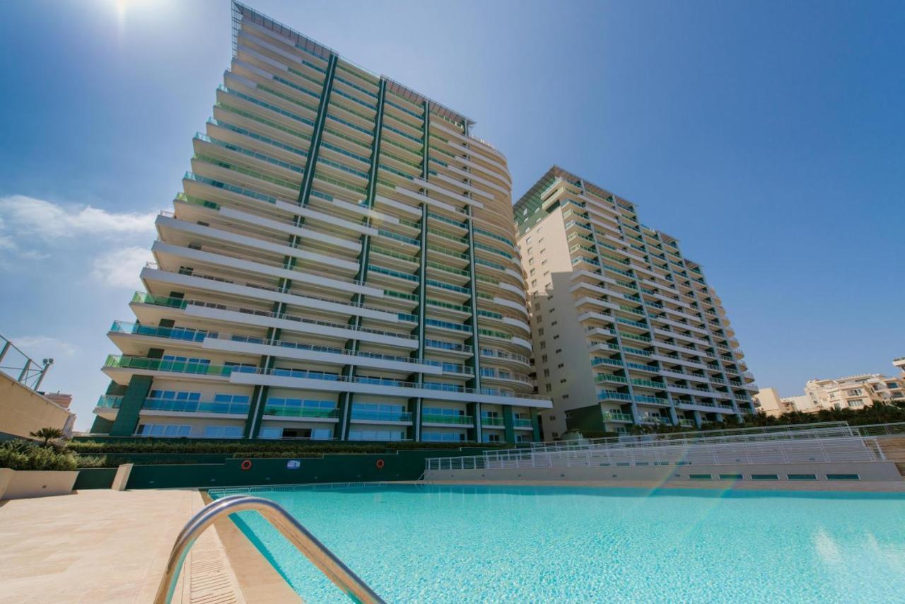 Luxury Apartment Inc Pool & Views Слима Екстериор снимка