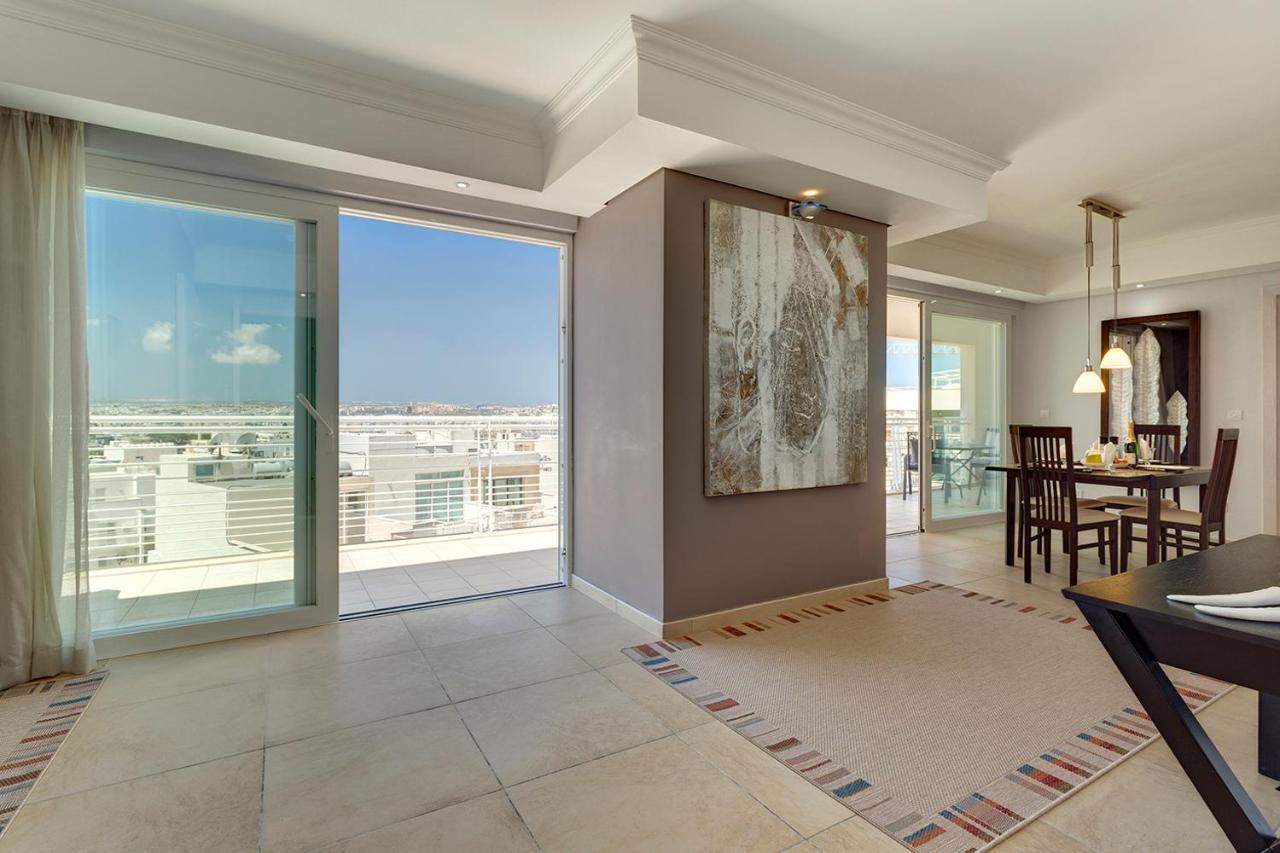 Luxury Apartment Inc Pool & Views Слима Екстериор снимка