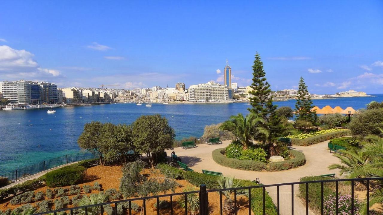 Luxury Apartment Inc Pool & Views Слима Екстериор снимка