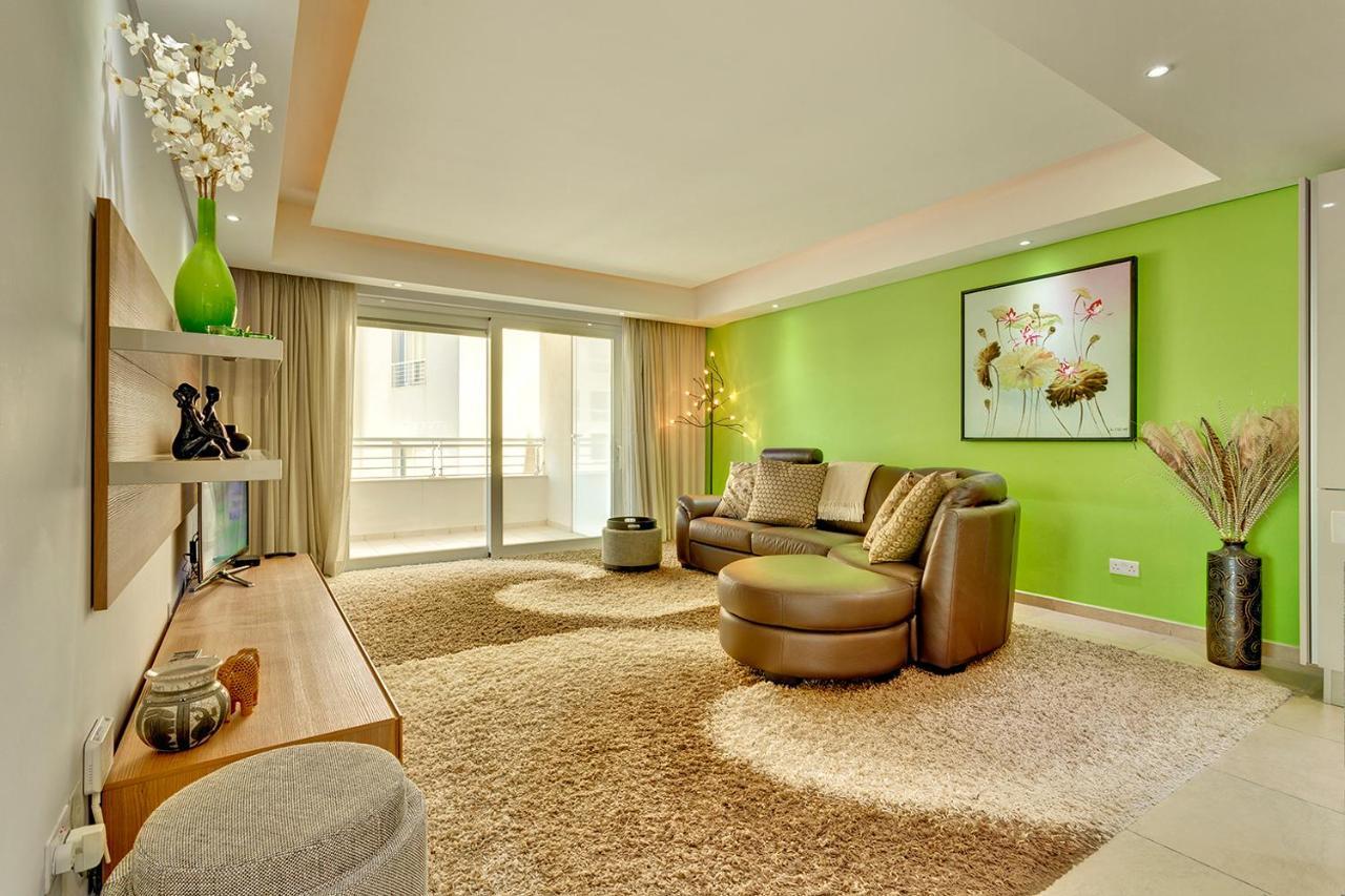 Luxury Apartment Inc Pool & Views Слима Екстериор снимка
