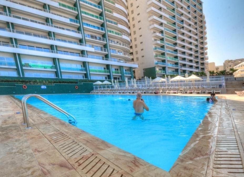Luxury Apartment Inc Pool & Views Слима Екстериор снимка